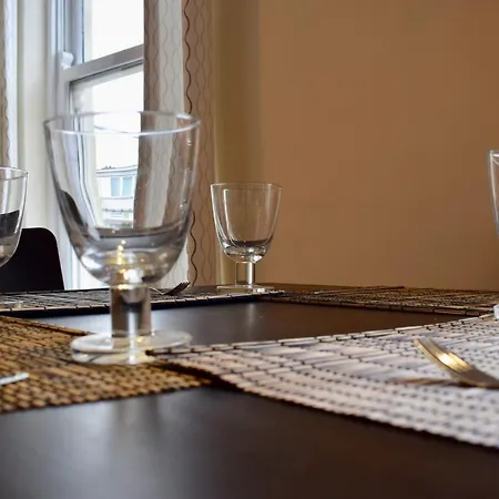 Spacious 1 Bedroom Flat In
