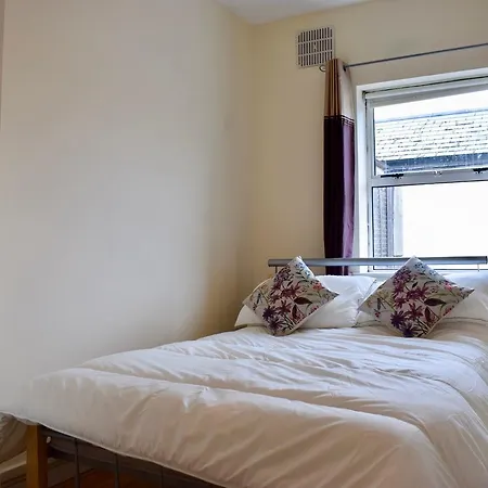 Apartment Spacious 1 Bedroom Flat In *